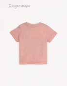 جينجرسنابس تي شيرت بيبي أولاد بطبعة بلاي ستيشين وردي