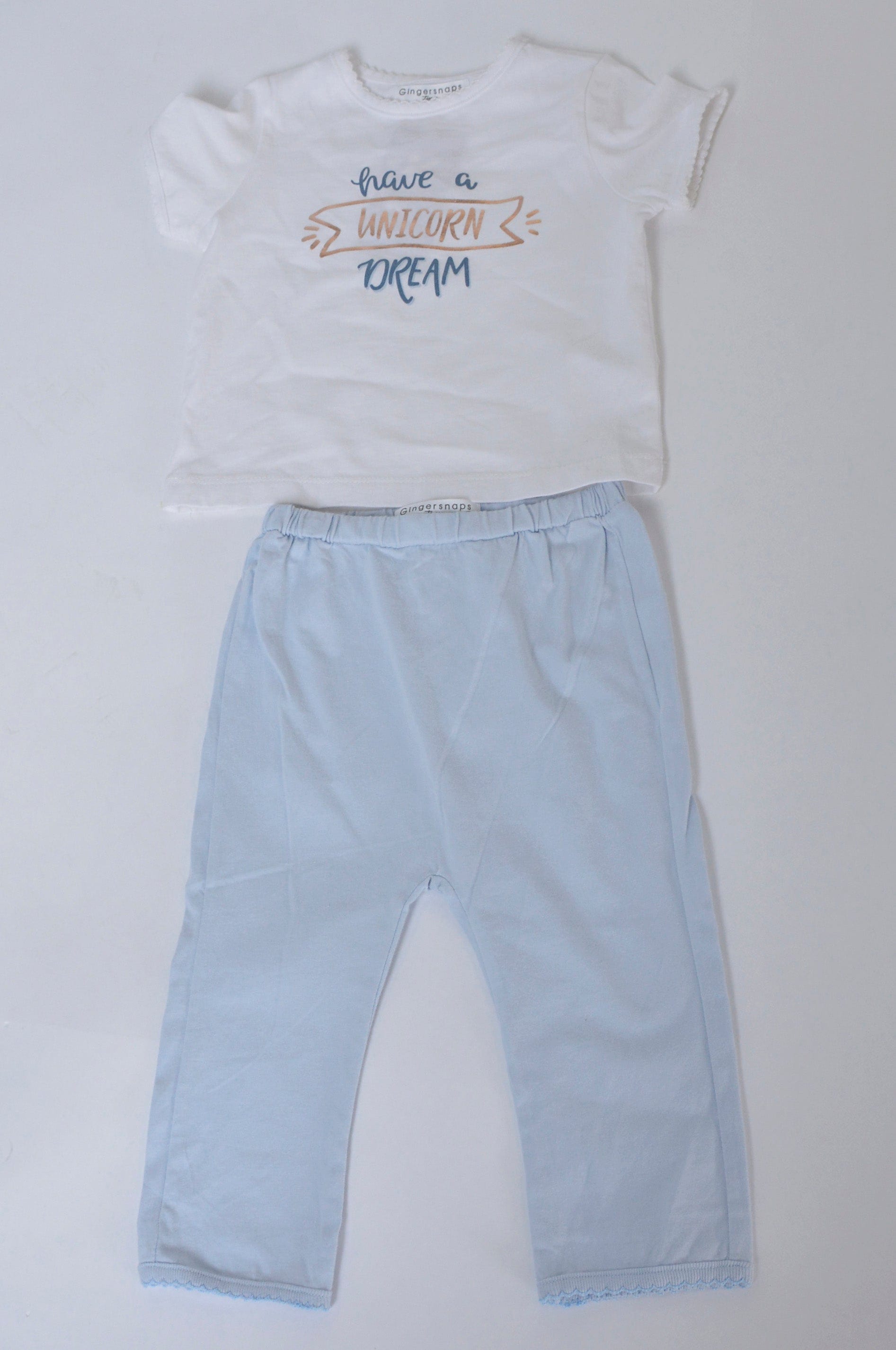 جينجرسنابس بيجامة نوم للفتايات الرضع بطبعة على الصدر ثلجي البياض