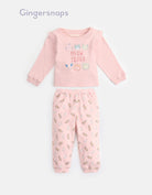جينجرسنابس بيجامة نوم رضع بناتي بطبعة قطط وكتابة على الصدر وردي