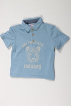 جينجرسنابس تيشيرت بولو أولادي بطبعة علي الصدر أزرق غامق