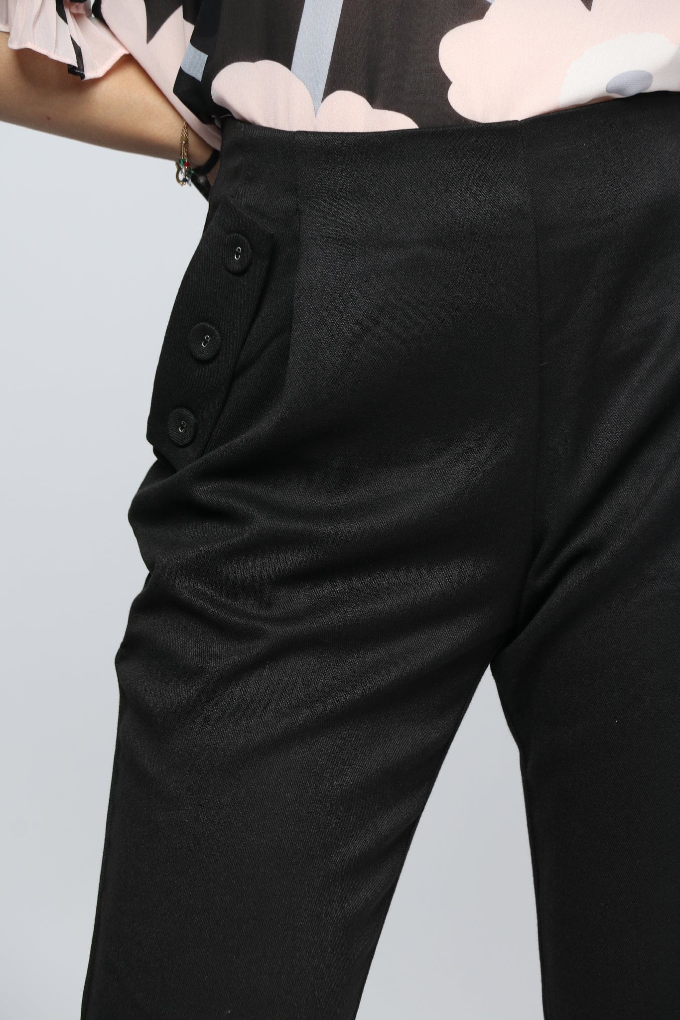 نتشي سروال طويل رسمي سادة مزين بأزرار من الجانب