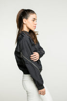 كيتشن جاكيت بكم طويل سادة بخط أبيض نسائي