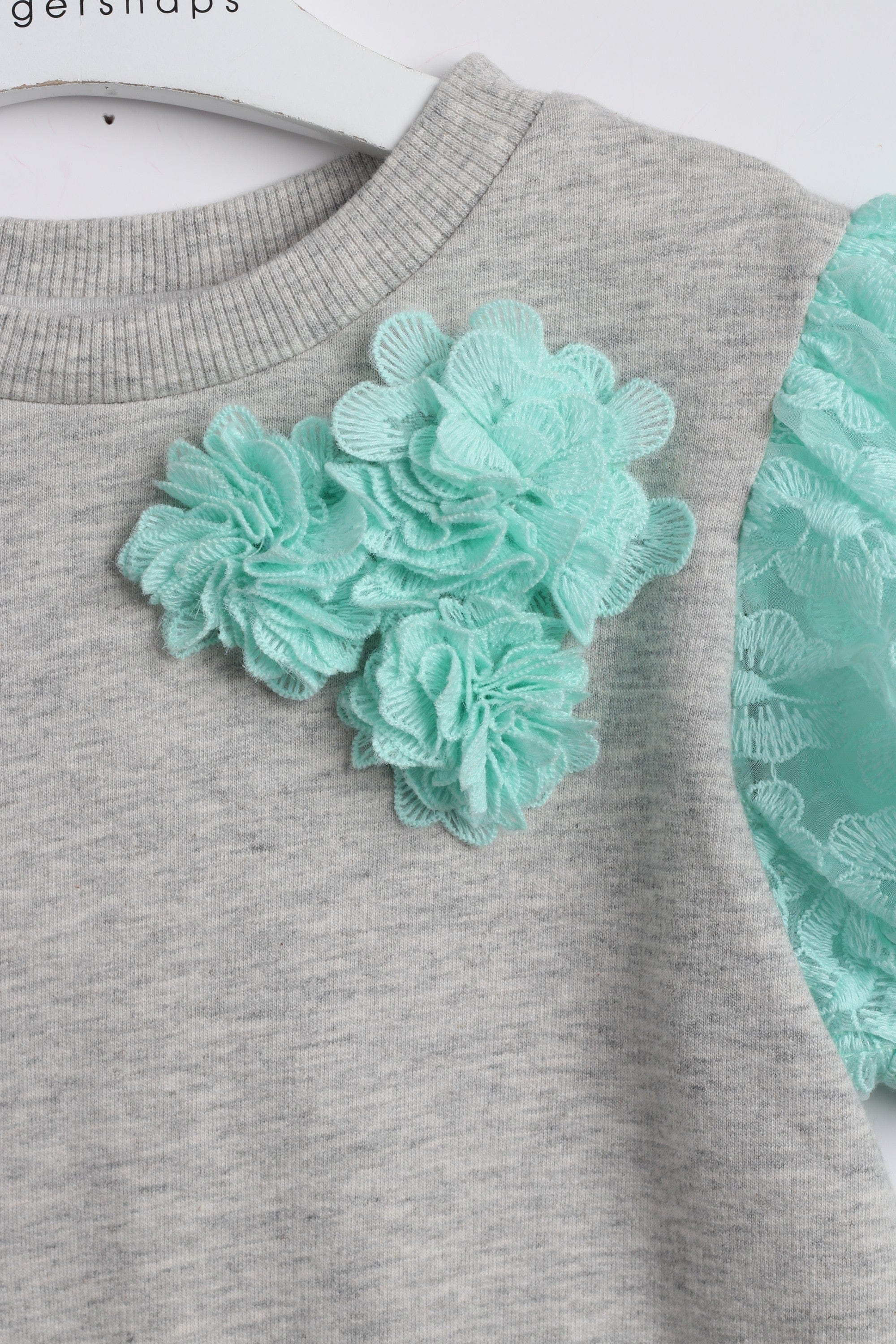 جينجرسنابس بلوزة بناتي سادة مزين بالورد رمادي فاتح