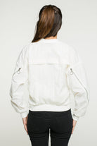 كيتشن جاكيت بكم طويل سادة بخط أبيض نسائي