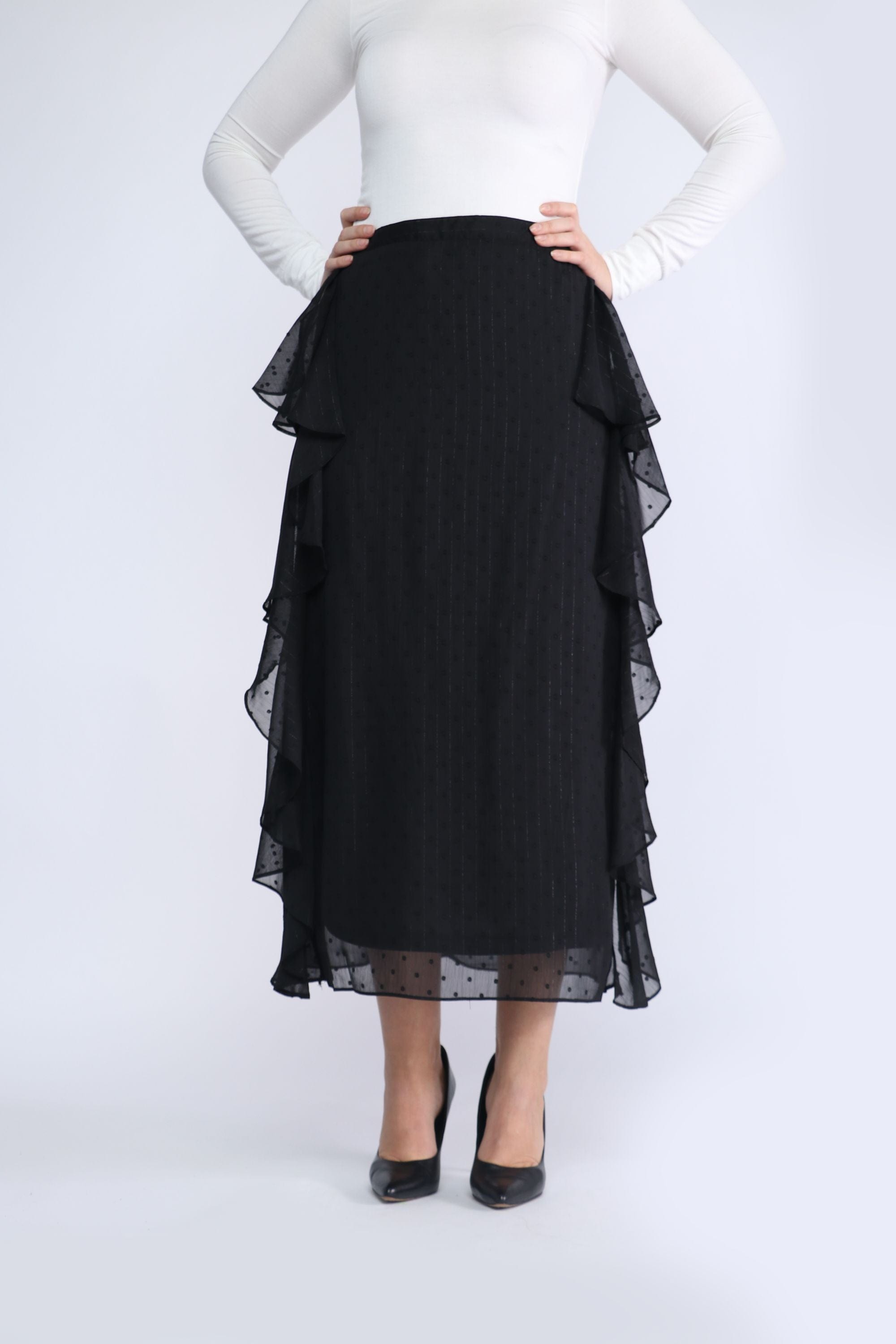 نتشي تنورة ميدي مكشكشة من الجانبين مزينة بطريز