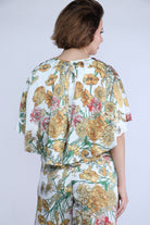 نتشي بلوزة موردة فراشة نص كم نسائي