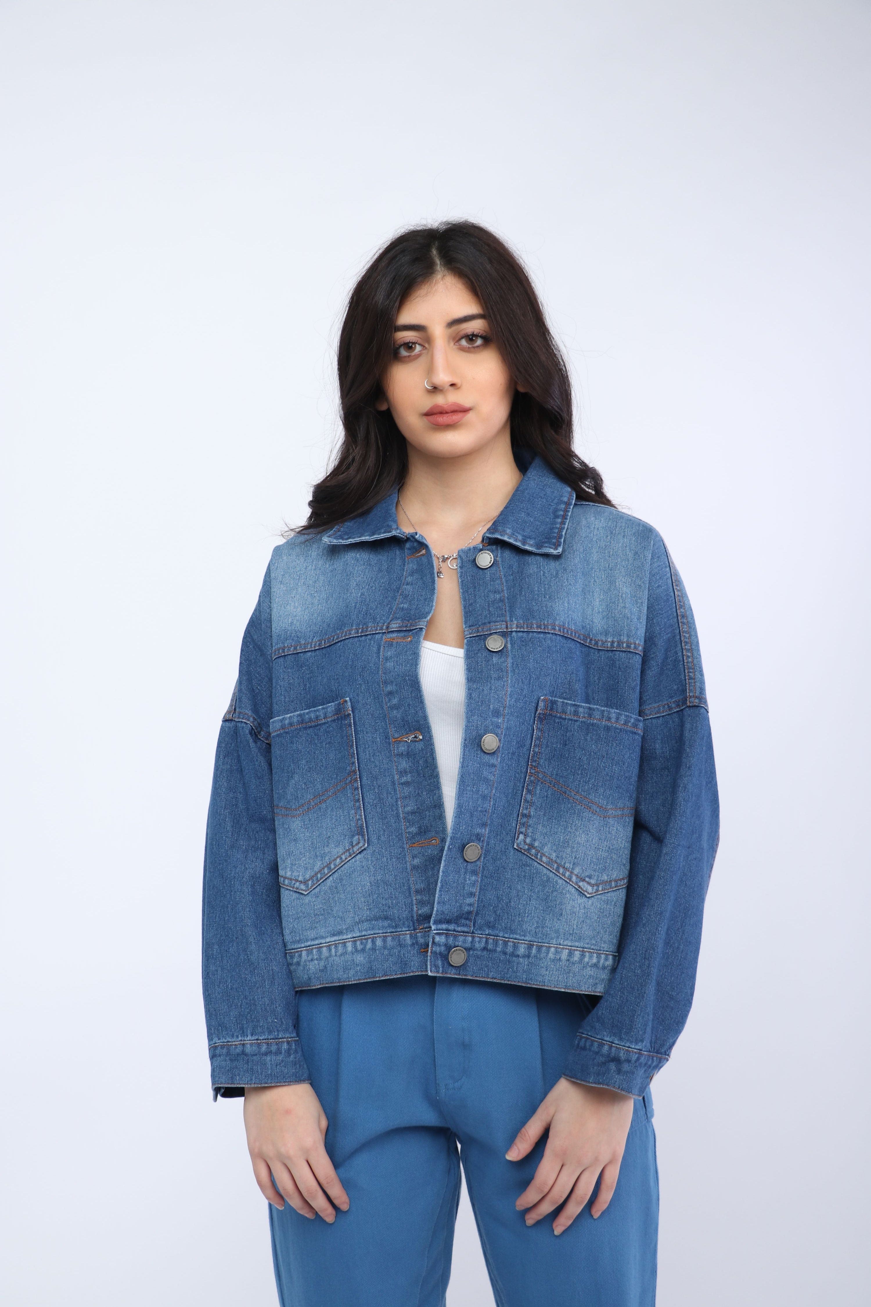 كيتشن جاكيت جينز واسع بأزرار أمامية معدنية بجيوب وياقة كم طويل نسائي أزرق فاتح