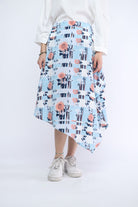 ميكا تنورة ميدي بتصميم قصة متعرجة