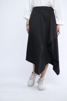 ميكا تنورة ميدي بتصميم قصة متعرجة