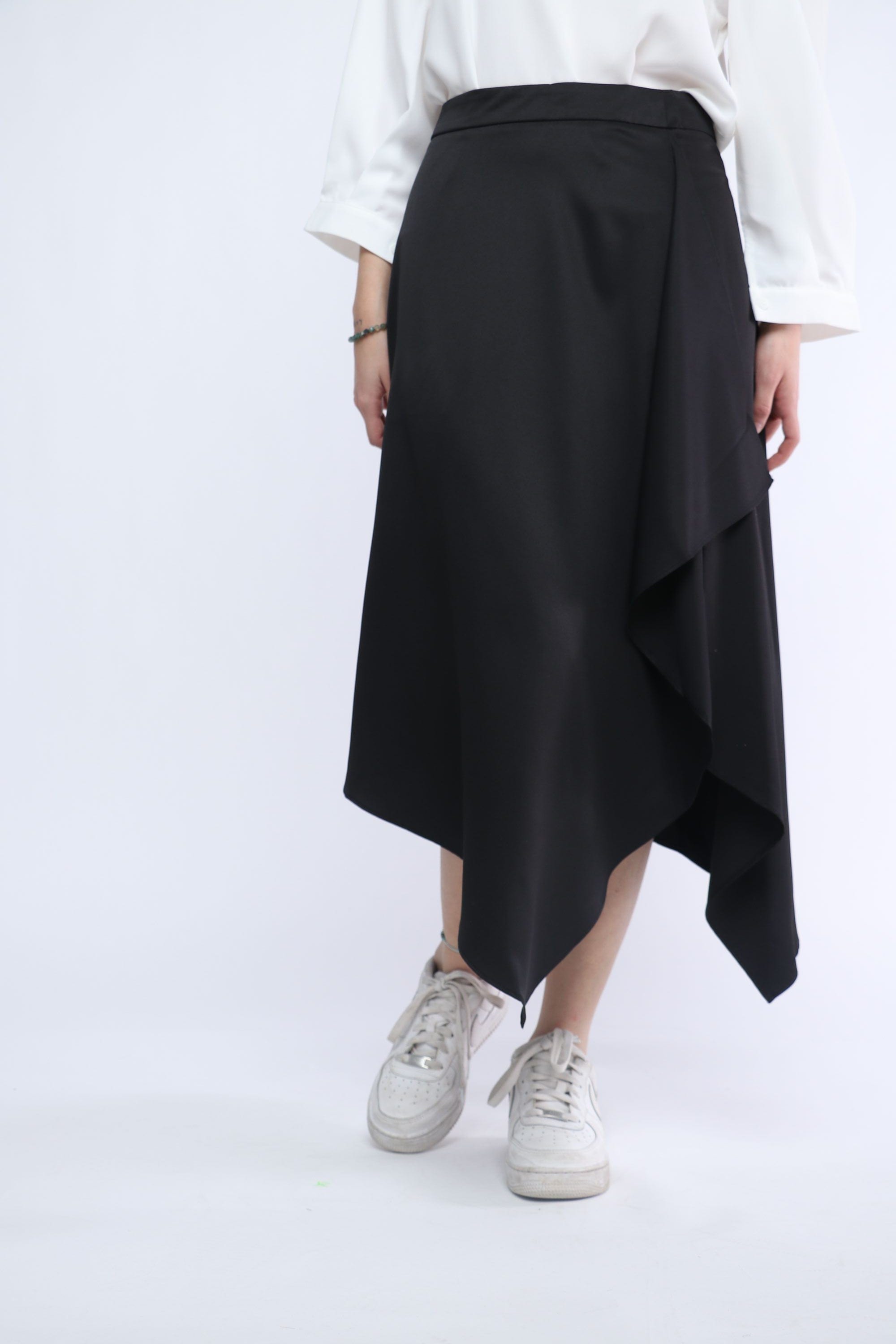 ميكا تنورة ميدي بتصميم قصة متعرجة