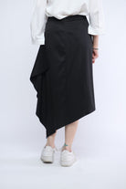 ميكا تنورة ميدي بتصميم قصة متعرجة