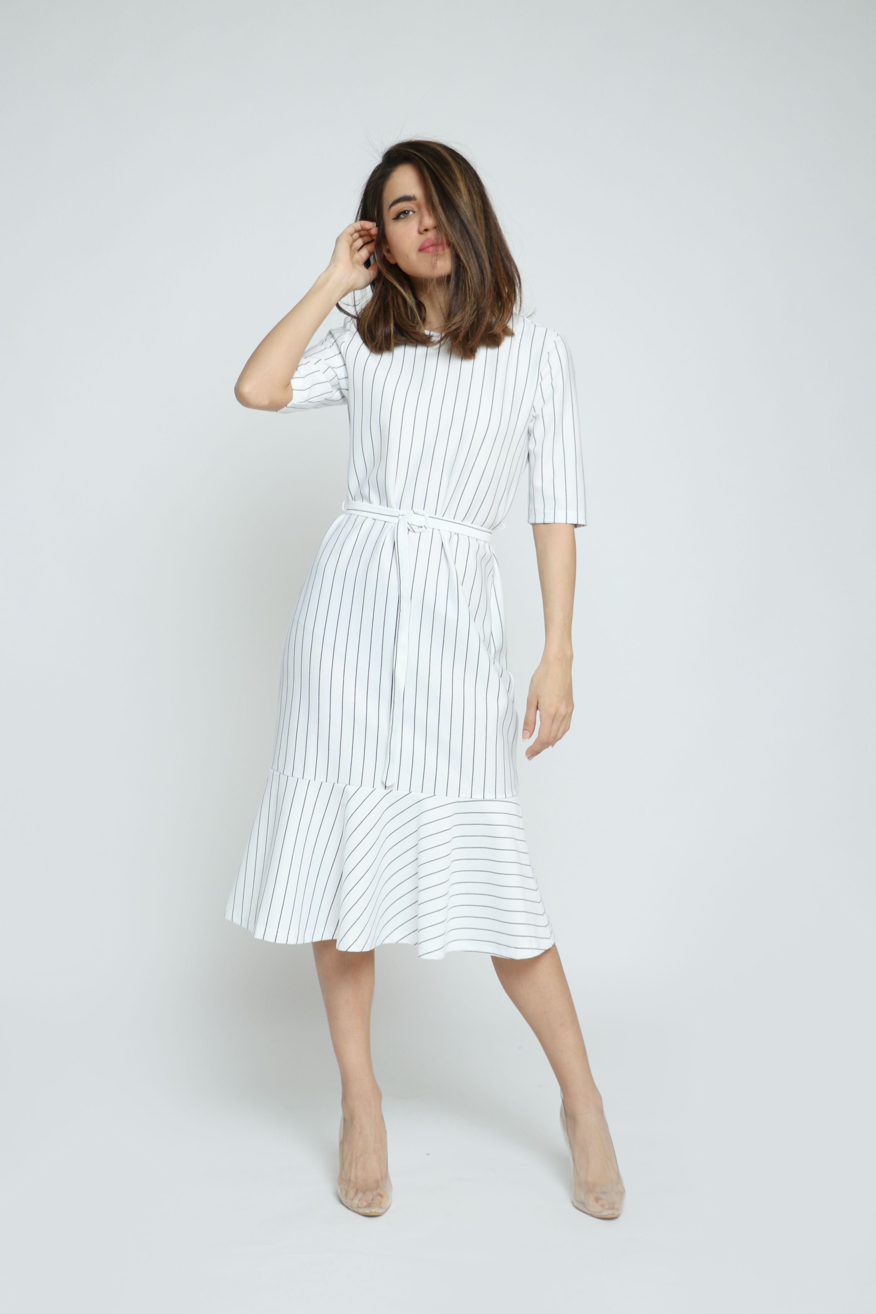 ميكا فستان ميدي بأكمام قصيرة مخطط