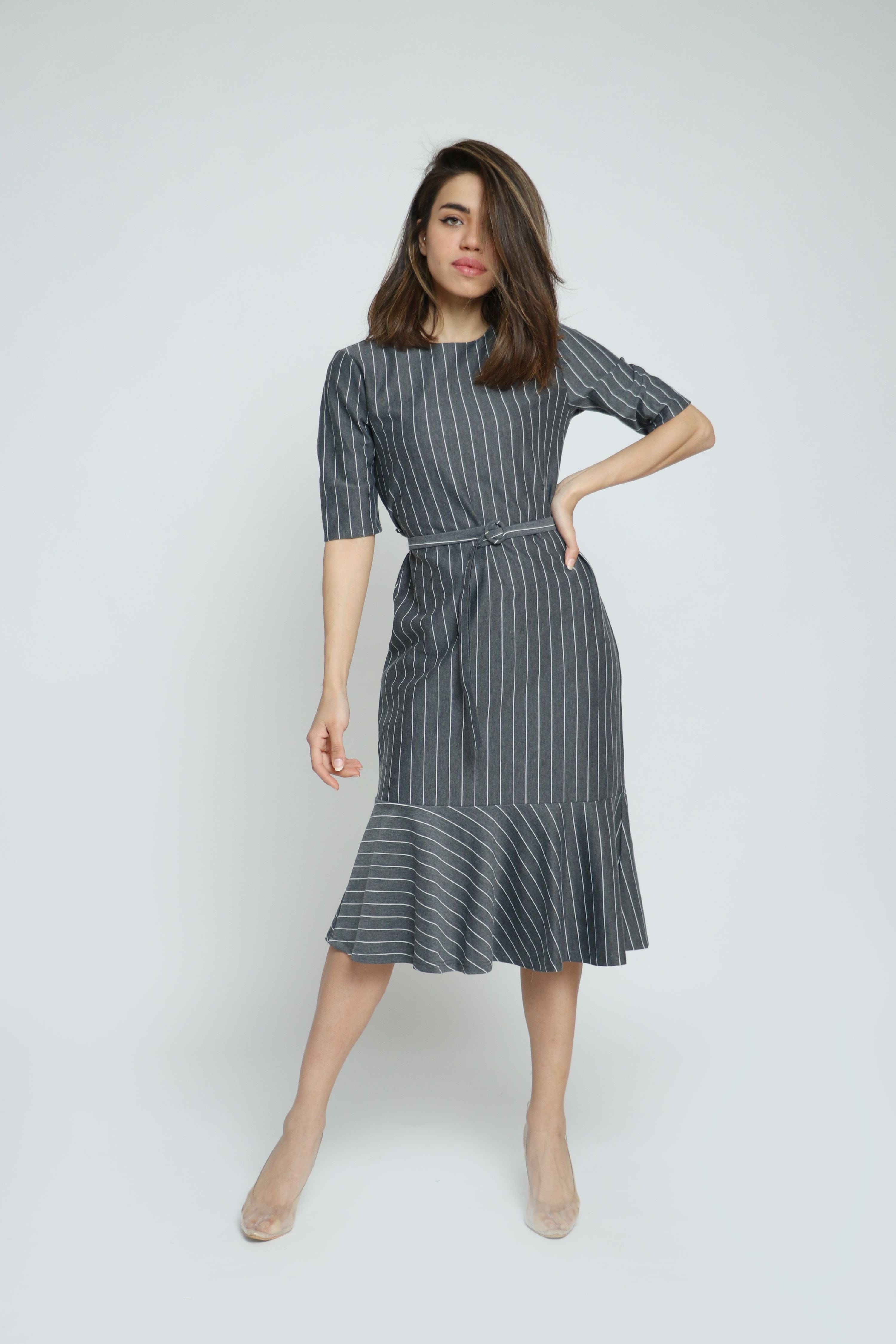 ميكا فستان ميدي بأكمام قصيرة مخطط