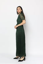 نتشي فستان طويل بأكمام قصيرة مخرم بحزام خصر