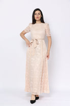 نتشي فستان طويل بأكمام قصيرة مخرم بحزام خصر