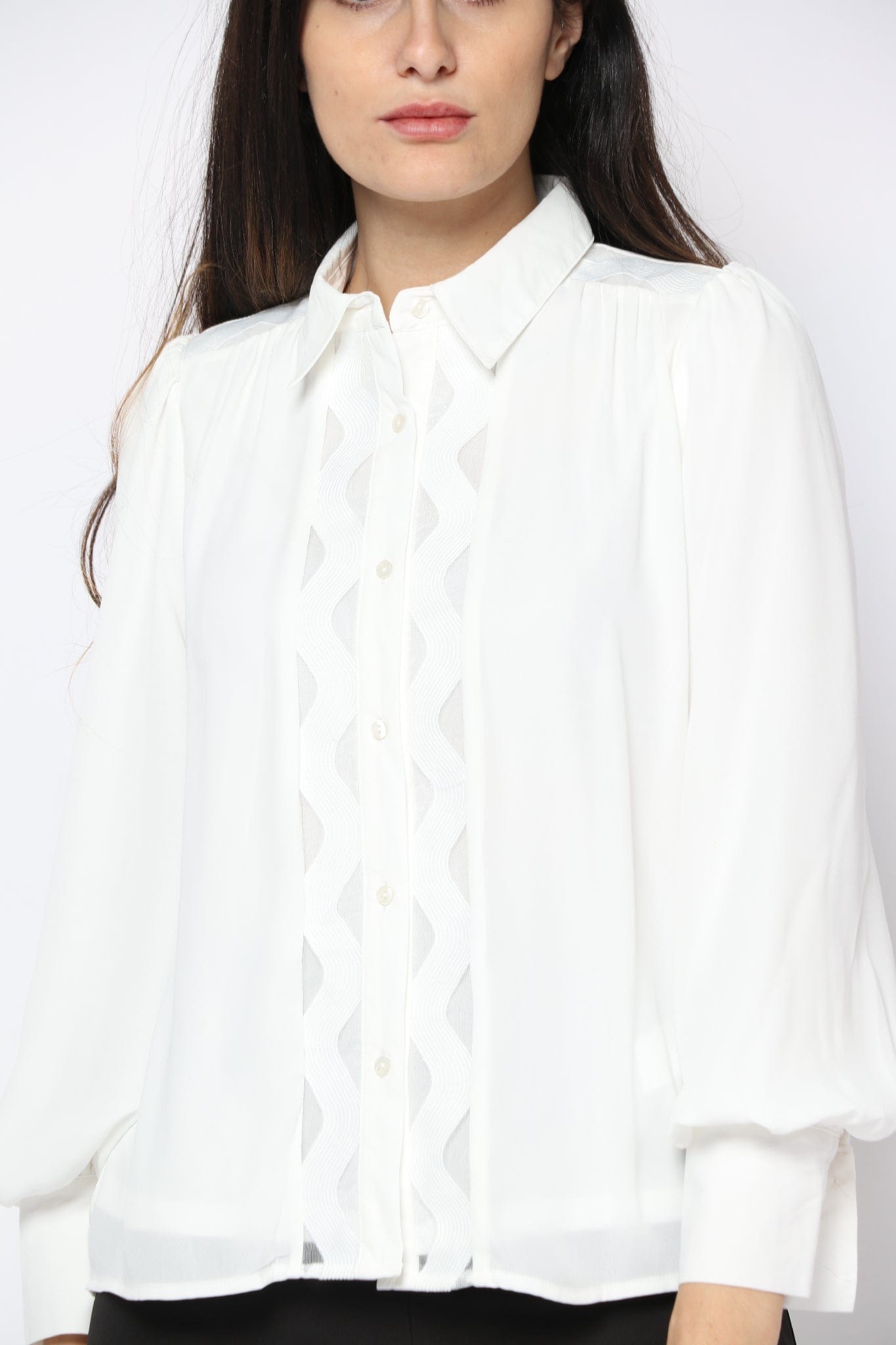 نتشي قميص كلاسيك بنفش على الصدر كم طويل نسائي