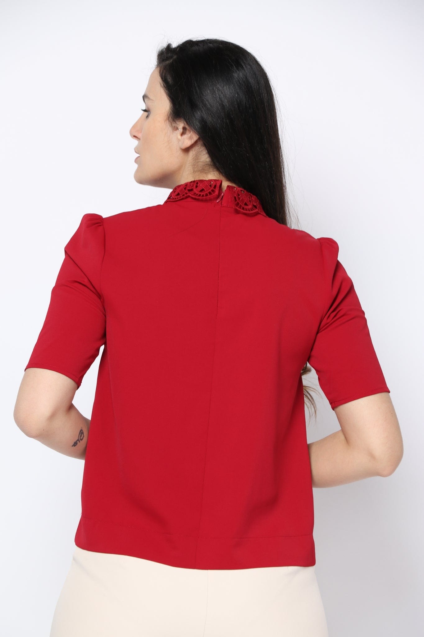 نتشي بلوزة رسمية سادة بياقة دانتيل نسائي