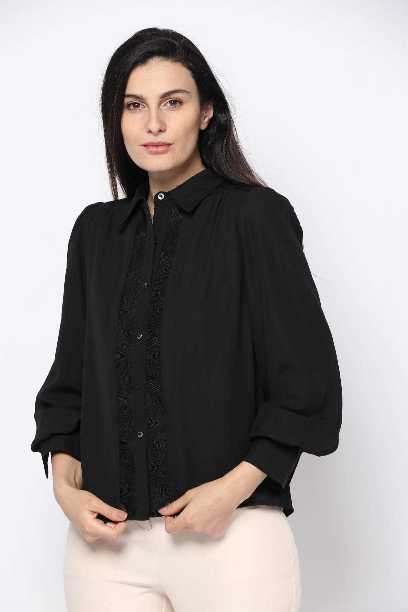 نتشي قميص كلاسيك بنفش على الصدر كم طويل نسائي