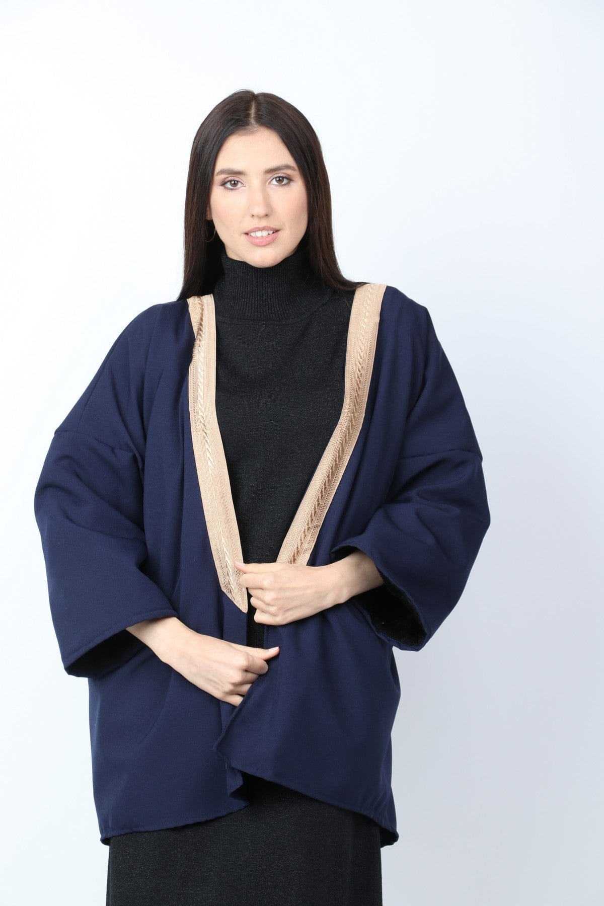 يوريكا كارديجان مفتوح قصير وأكمام واسعة بياقة مطرزة أزرق
