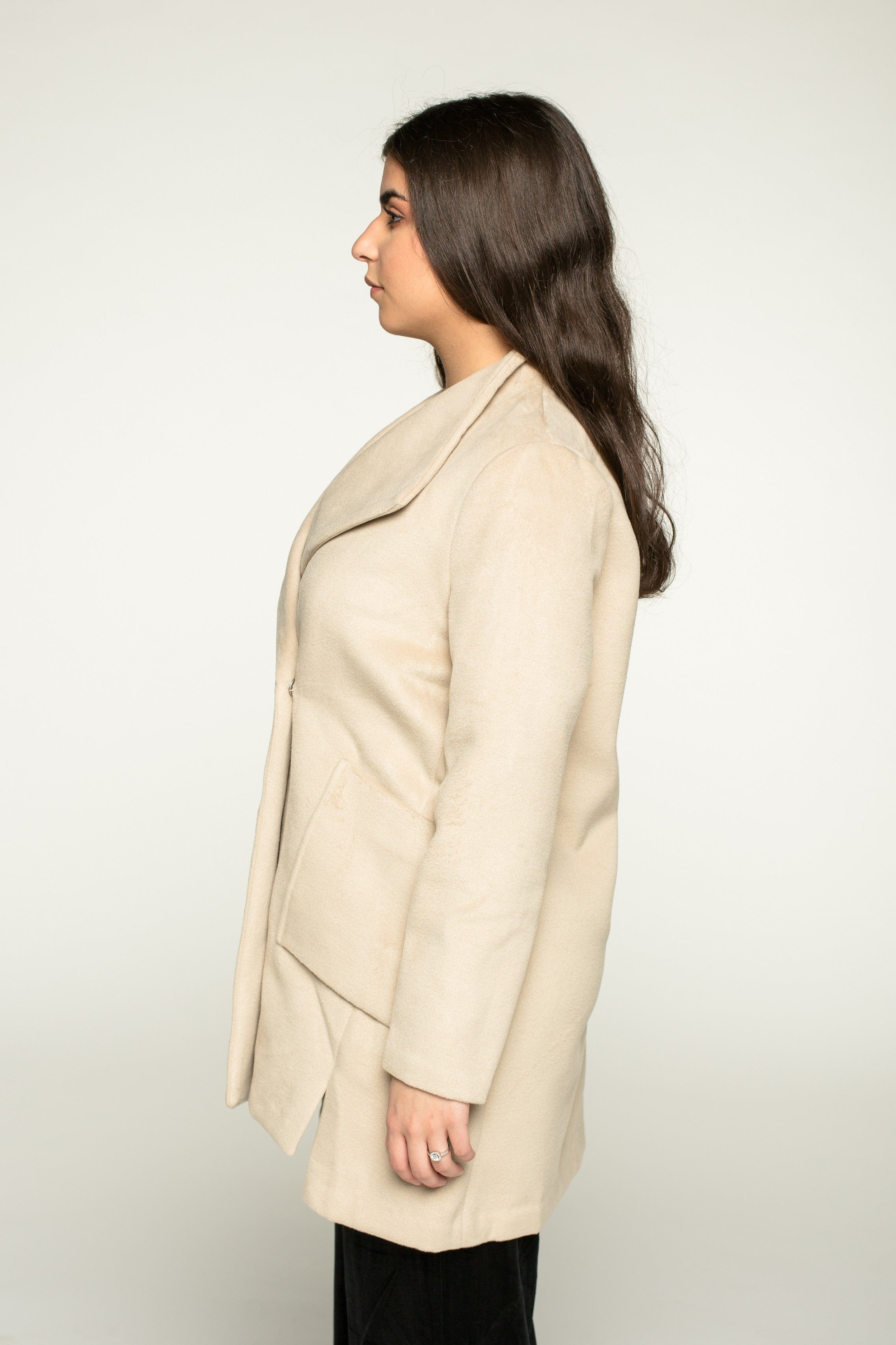 نتشي سترة سادة بجيوب جانبية بأكمام طويلة