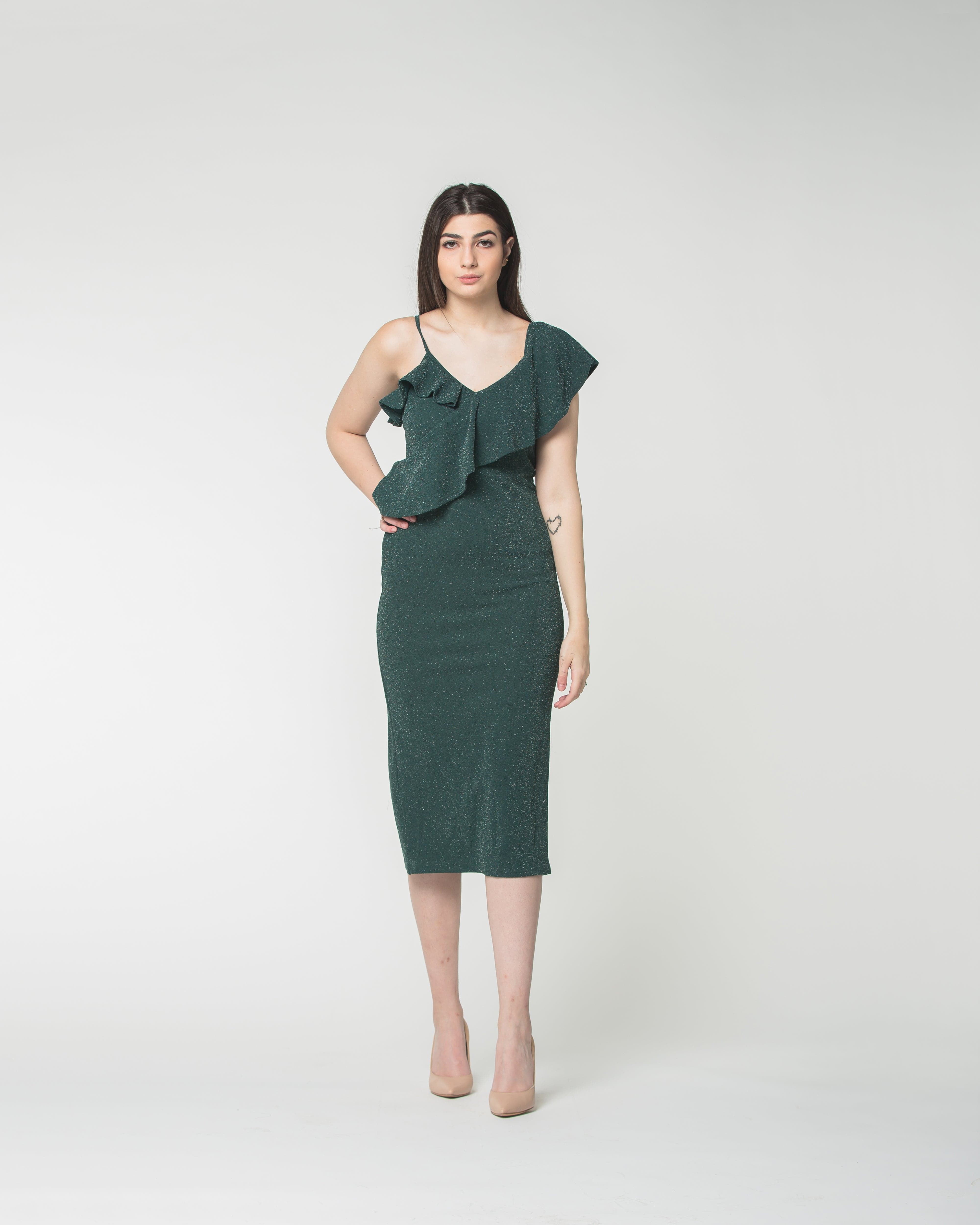 كيتشن فستان بكتف واحد سواريه بطبقات من الأاعلى لامعة