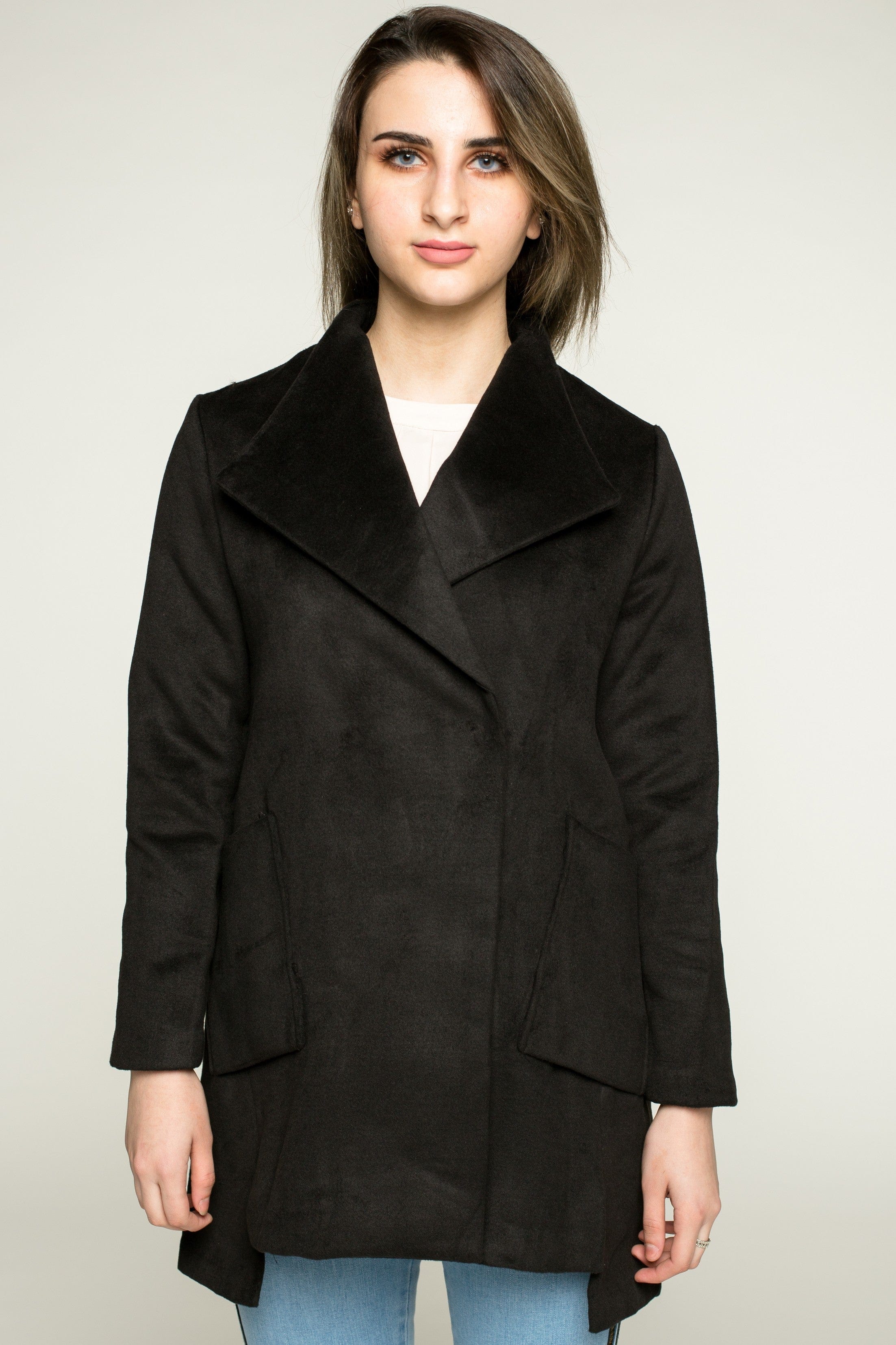 نتشي سترة سادة بجيوب جانبية بأكمام طويلة