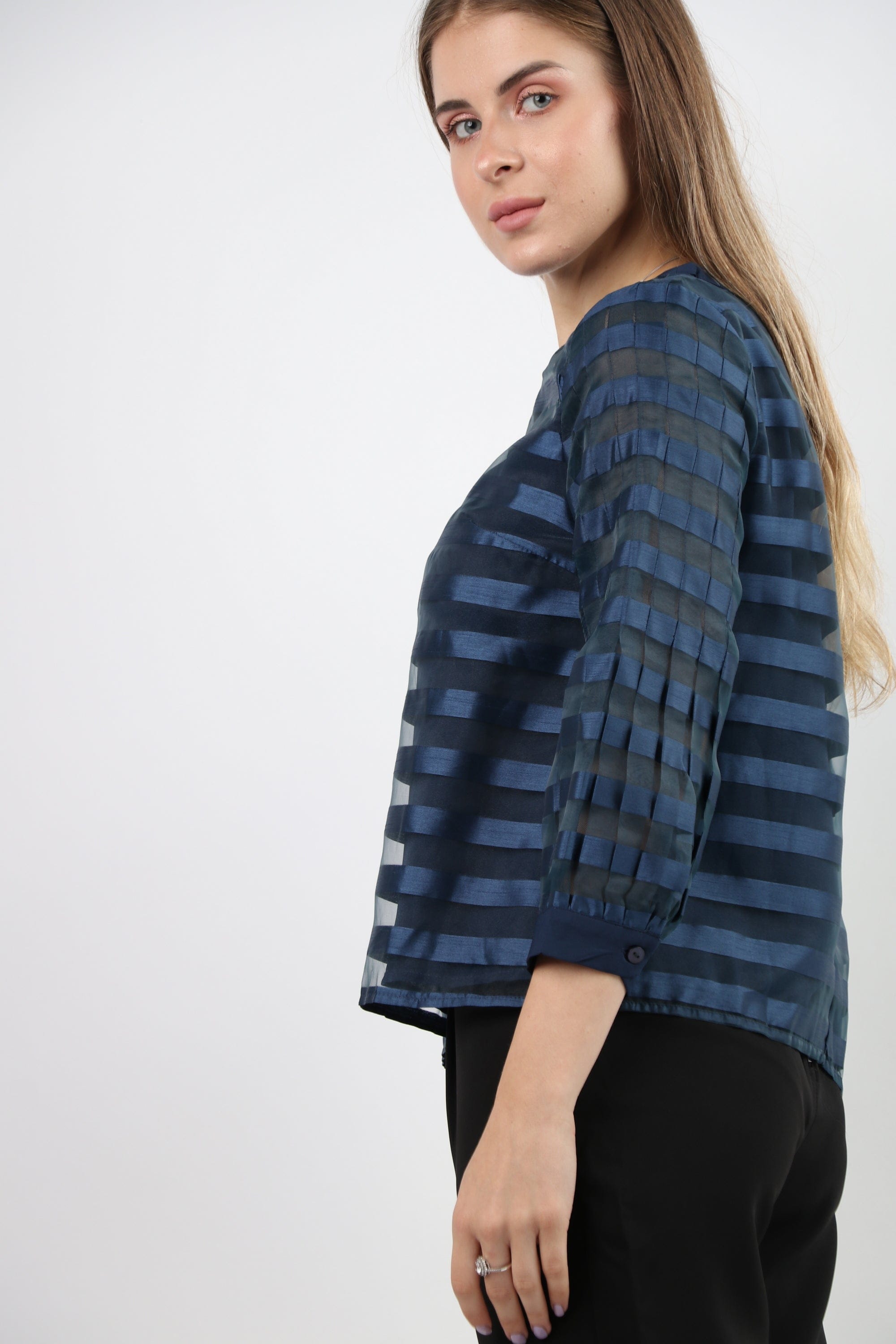 نتشي بلوزة مخططة نسائية قصيرة