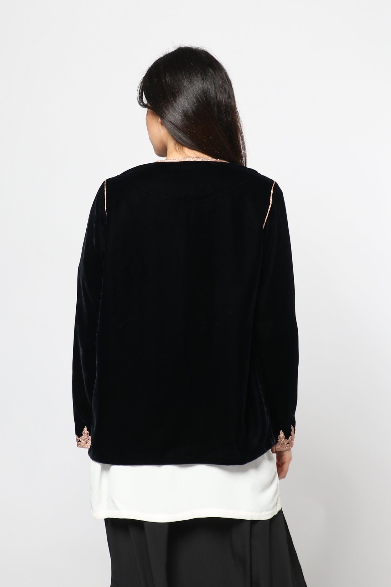 ديامانتين سترة سادة مزين بالخيوط طويلة الأكمام أسود