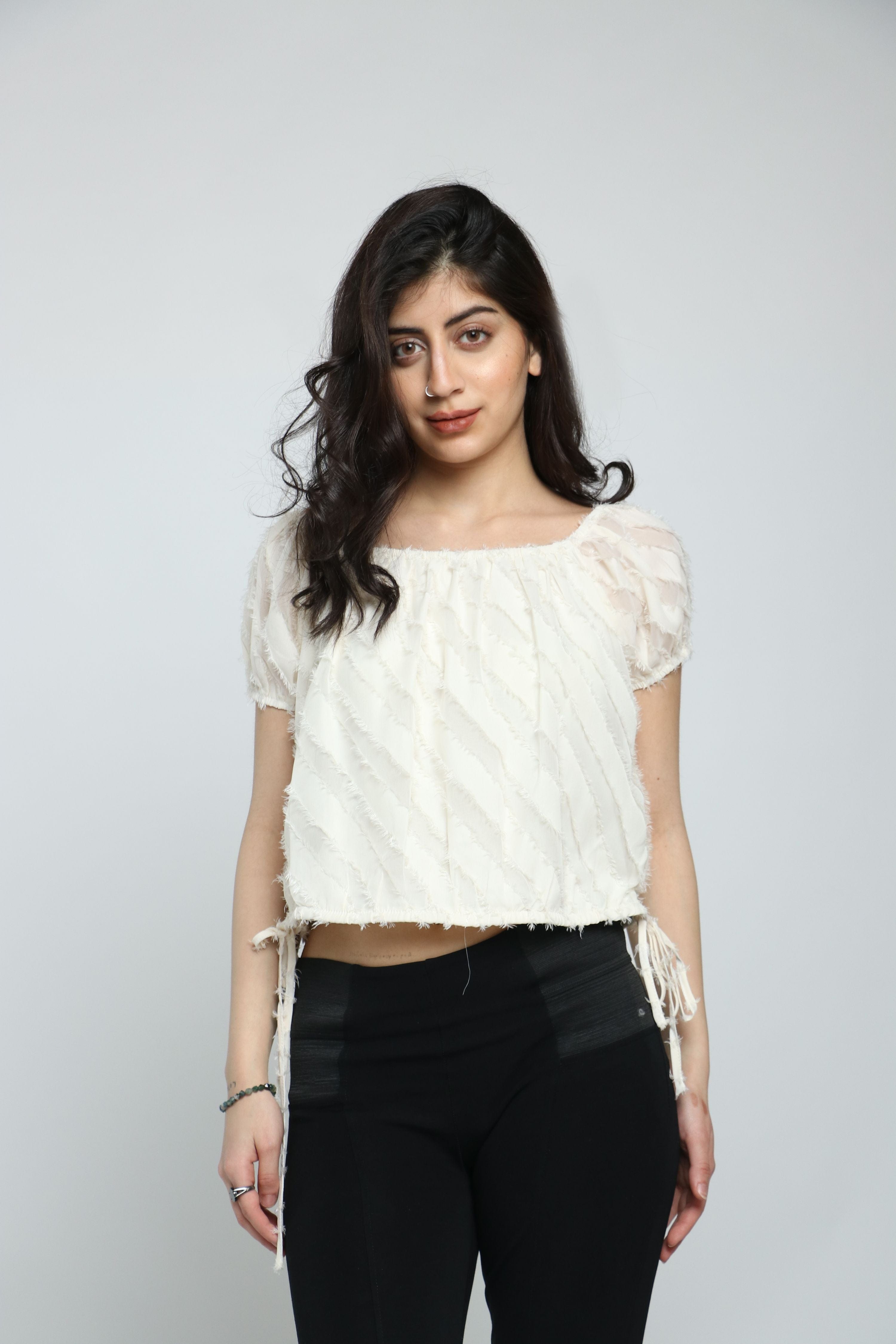 كيتشن بلوزة نص كم بحبال رفيعة من الجانبين أوف وايت