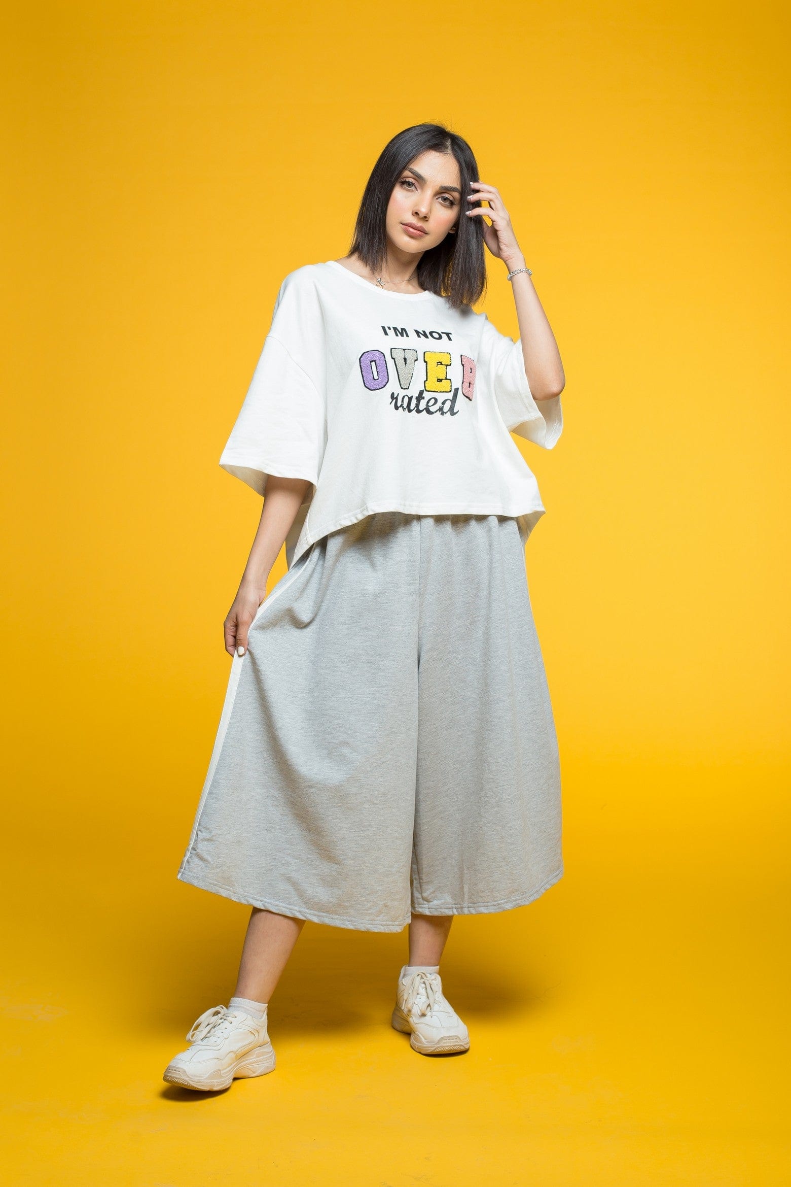 كيتشن بنطلون واسع قماش حريمي بخط من الجانب