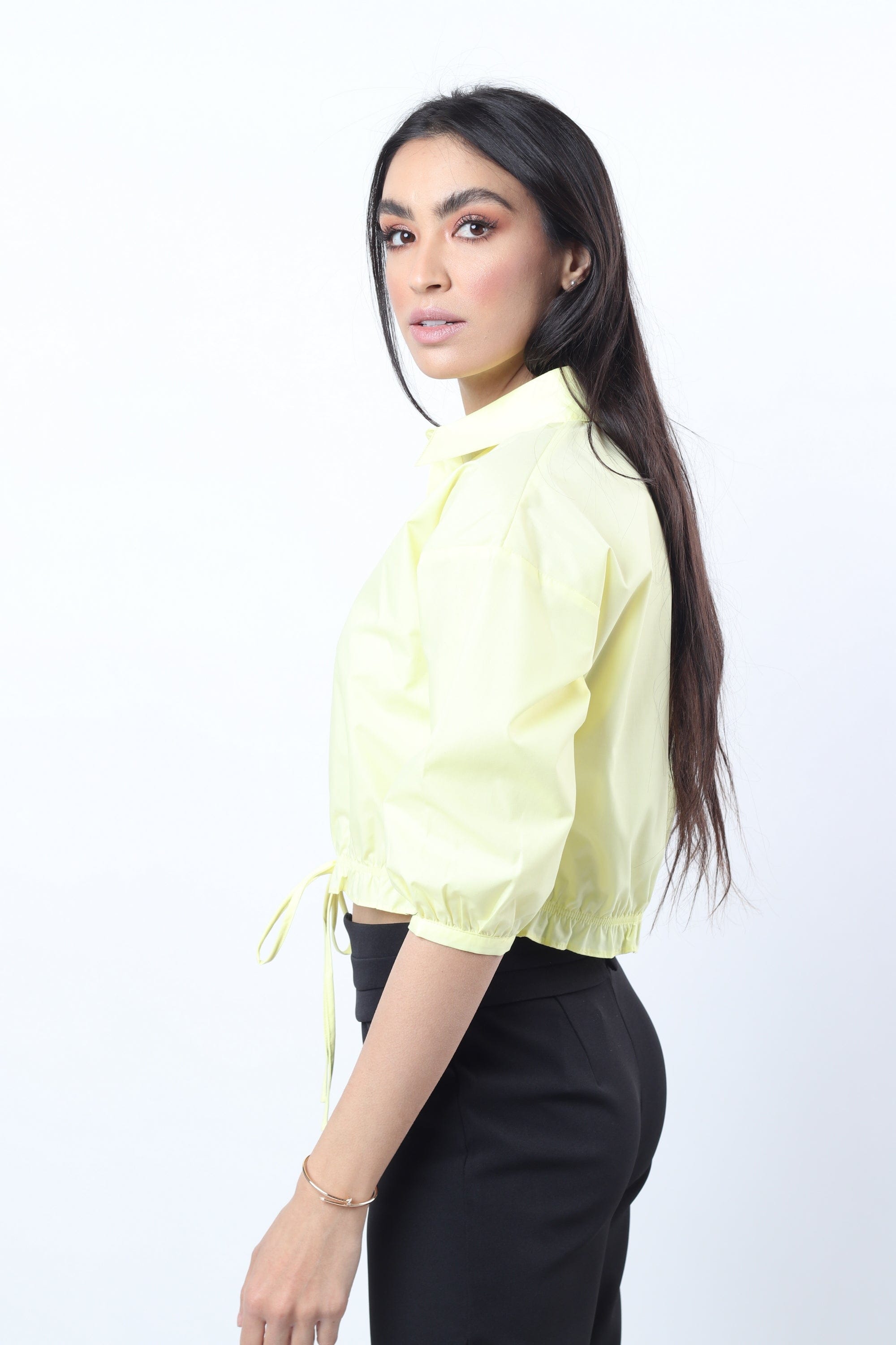 نتشي بلوزة برباط على الخصر بأزرار أمامية وياقة 3/4 كم نسائي