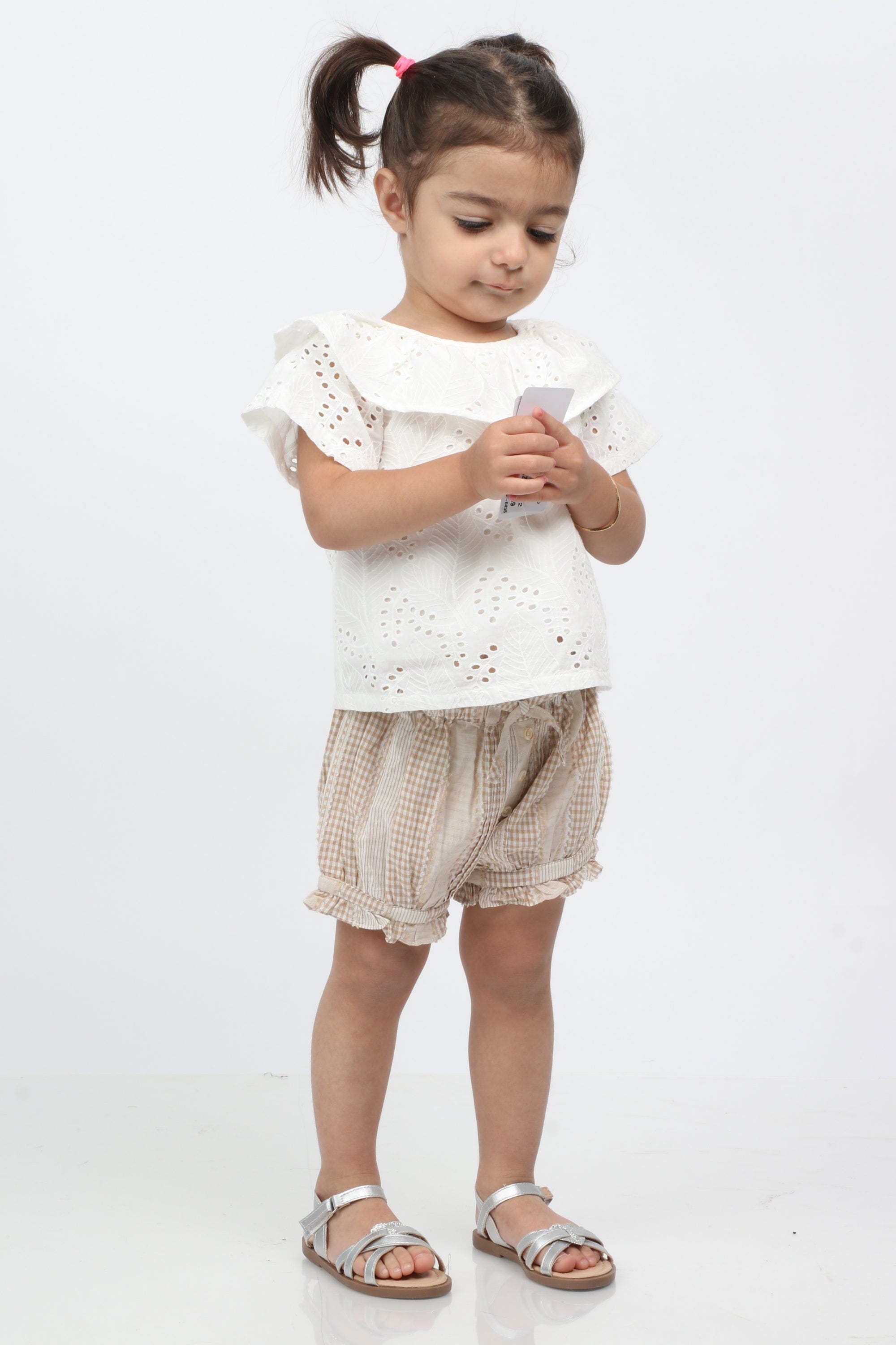 جينجرسنابس شورت بيبي بنات مزين بازرار من الأمام بني