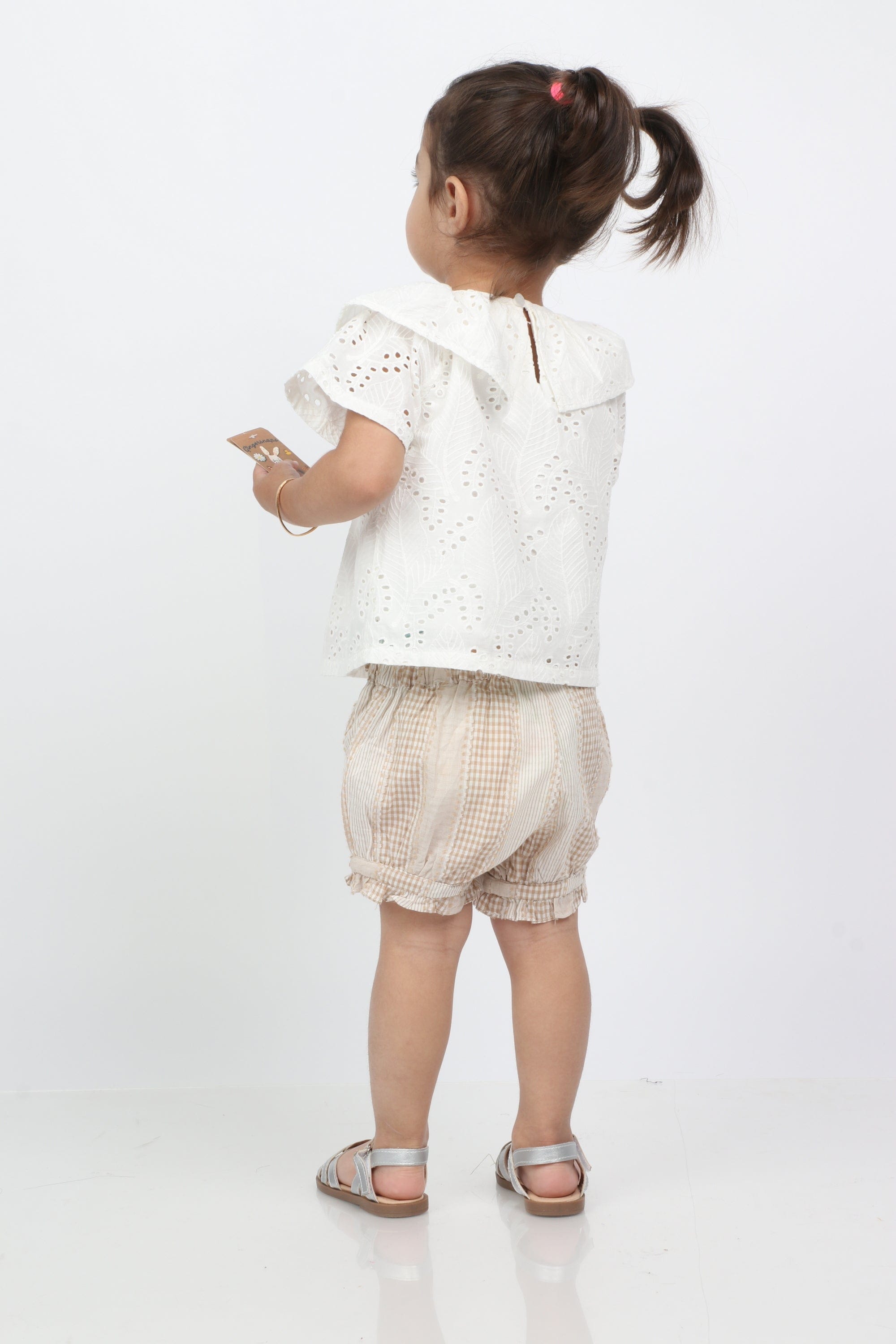 جينجرسنابس شورت بيبي بنات مزين بازرار من الأمام بني