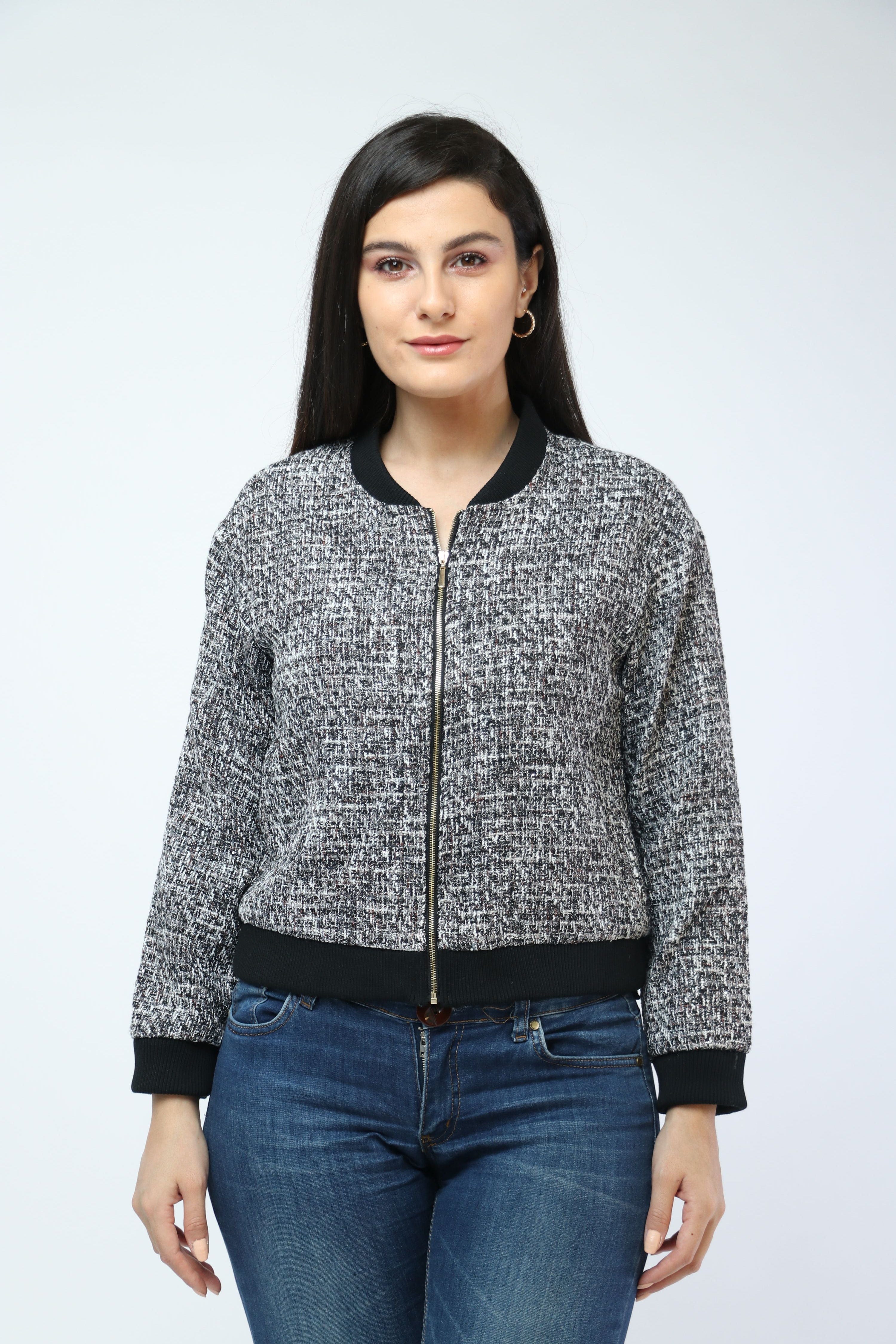 نتشي سترة منقوشة بسحاب بأكمام طويلة أسود