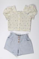 جينجرسنابس شورت بناتي مخطط بالطول بجيوب جانبية بأزرار أمامية أزرق فاتح