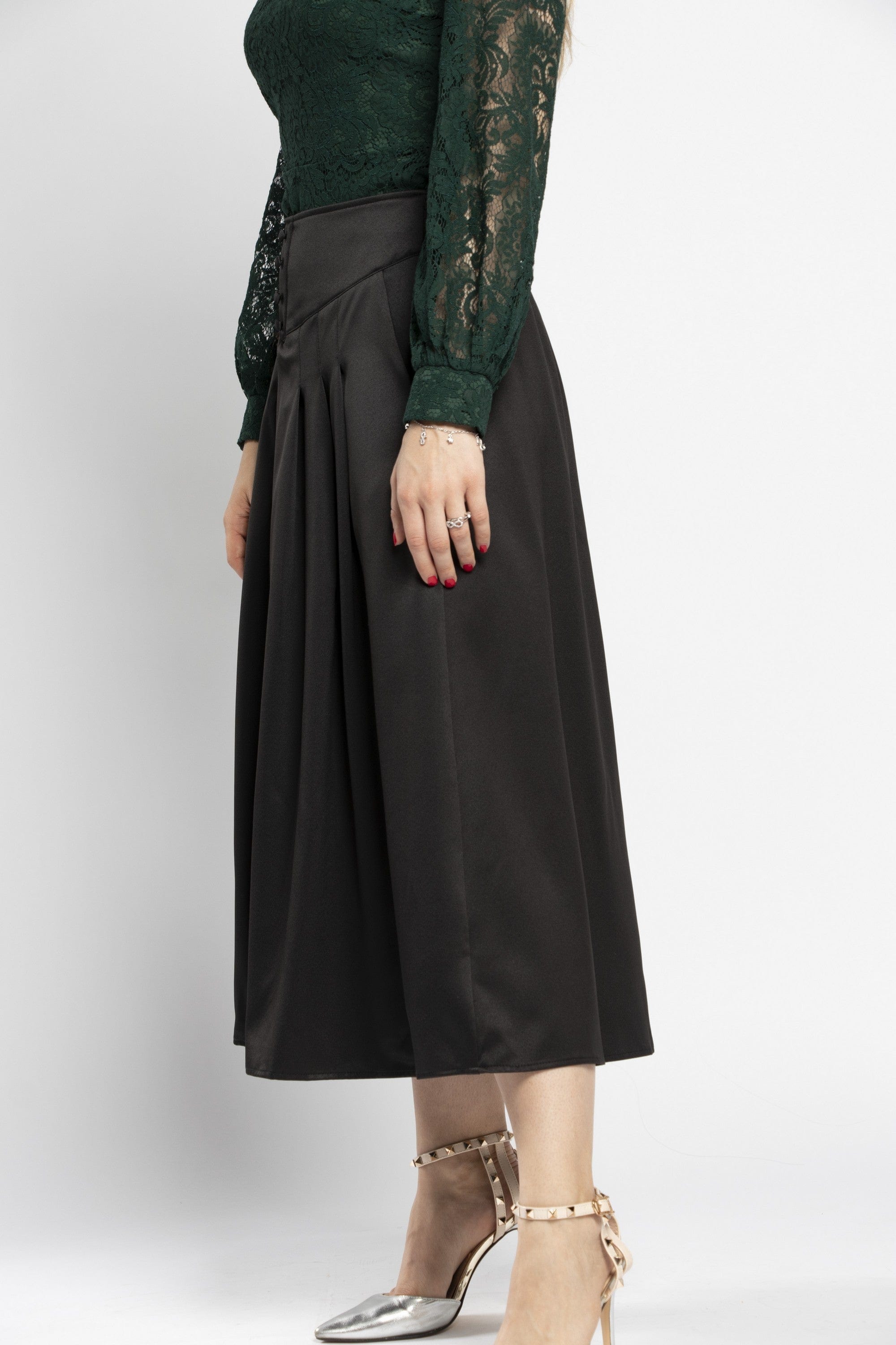 نتشي تنورة ميدي كسرات أمامية عريضة مع حزام عريض مزين بأزرار