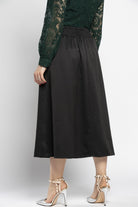 نتشي تنورة ميدي كسرات أمامية عريضة مع حزام عريض مزين بأزرار