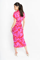 نتشي فستان ميدي أكمام قصير مشجر بحزام خصر