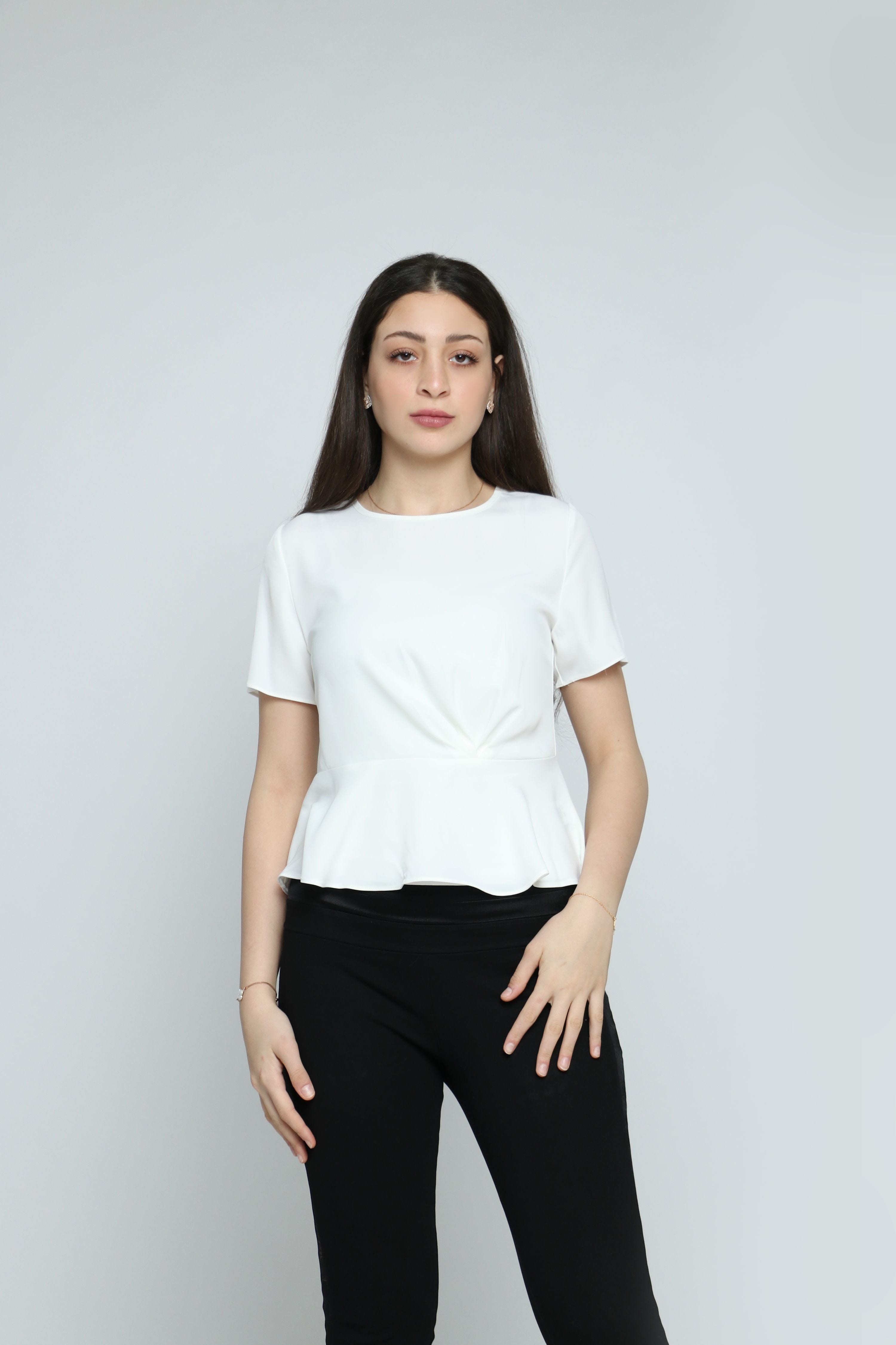 نتشي بلوزة سادة مخصرة نص كم مع كشكشة من الأسفل نسائي