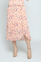 نتشي تنورة ميدي منقوشة بنمط فراشات بكسرات