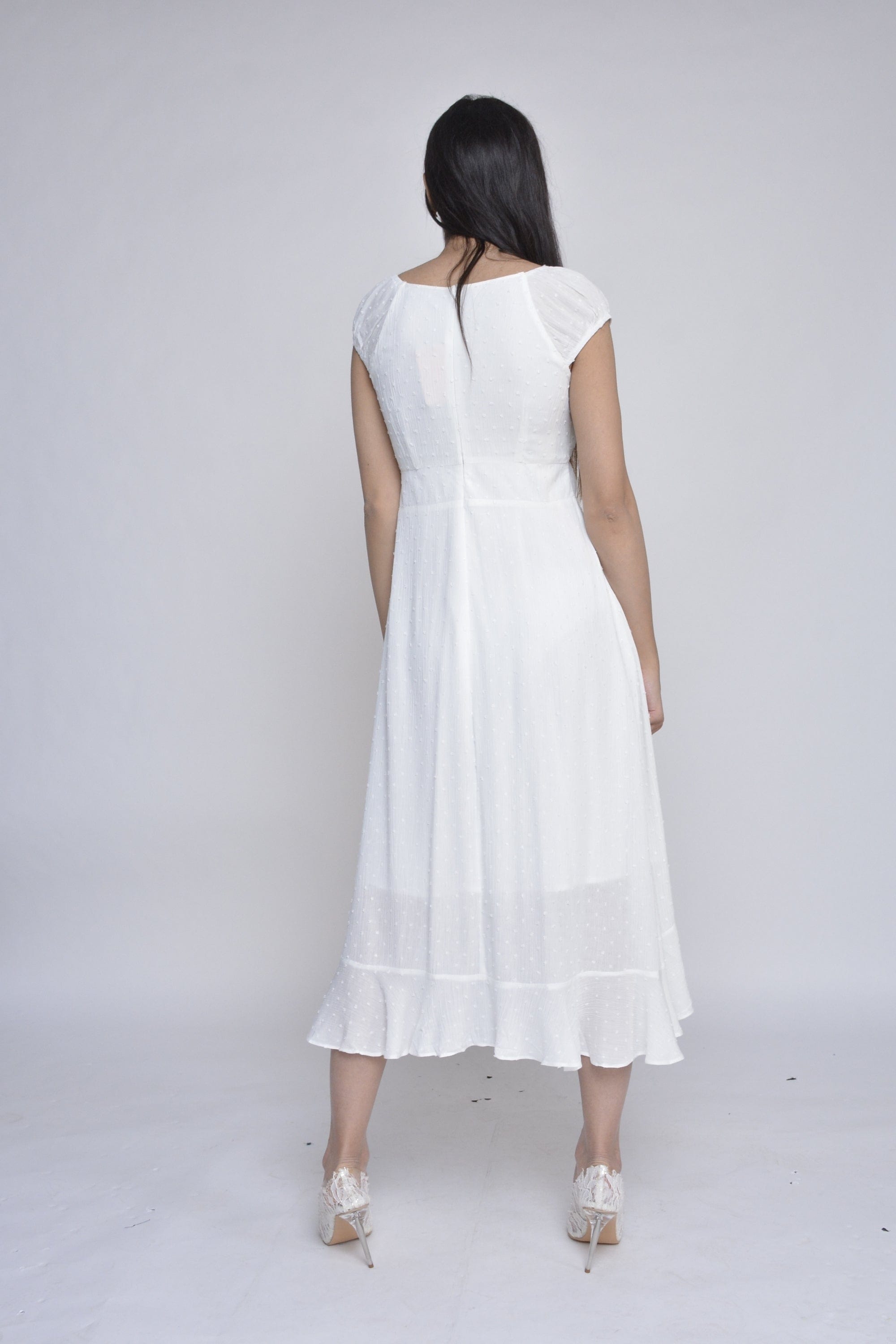 نتشي فستان ميدي بوليستر بأزرار من الأمام بكم قصير