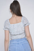 نتشي بلوزة هاي ويست منقوشة ورود صغيرة كم منفوش قصير نسائي أوف وايت