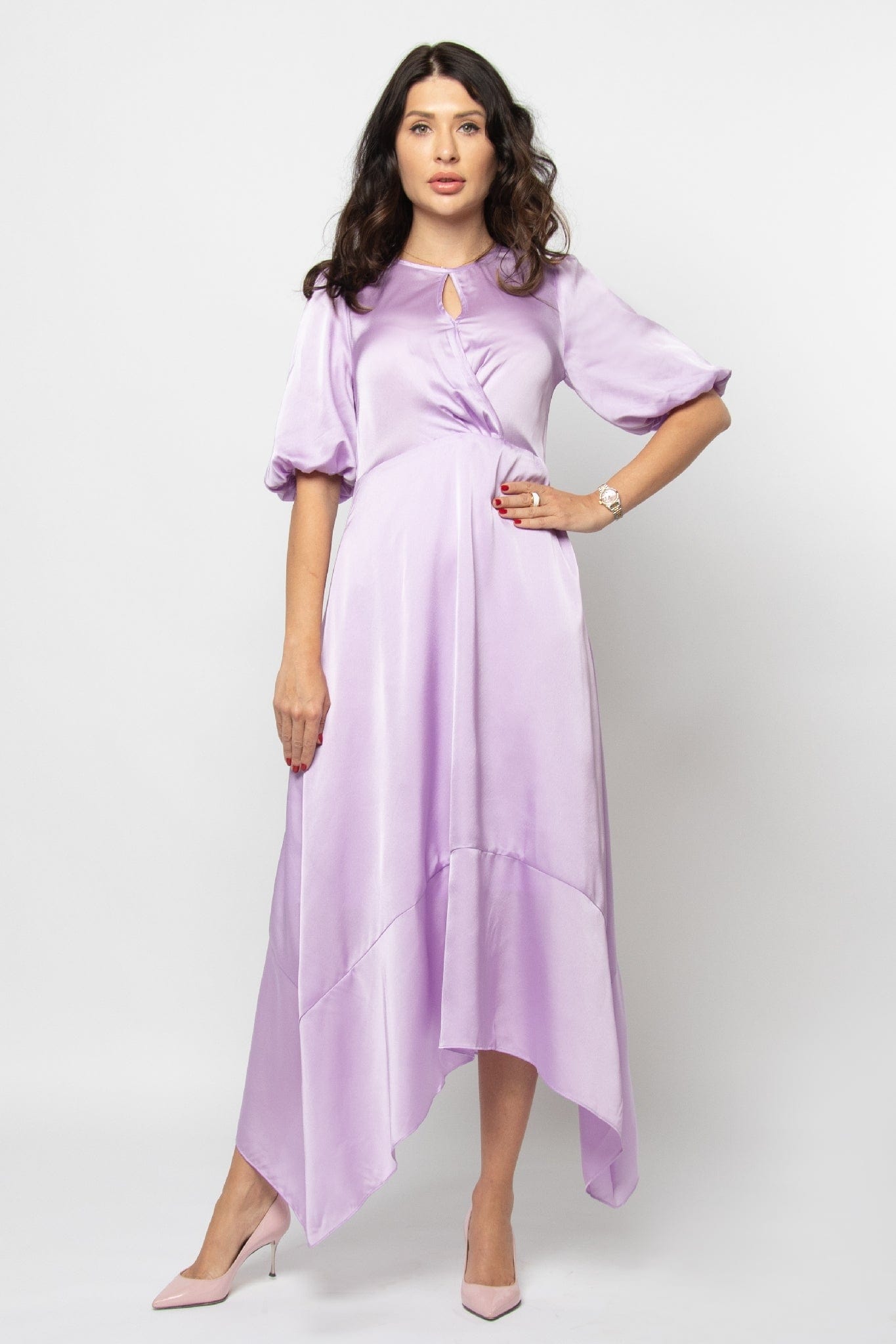 نتشي فستان ميدي قصير الأكمام طويل من الأمام وقصير من الخلف