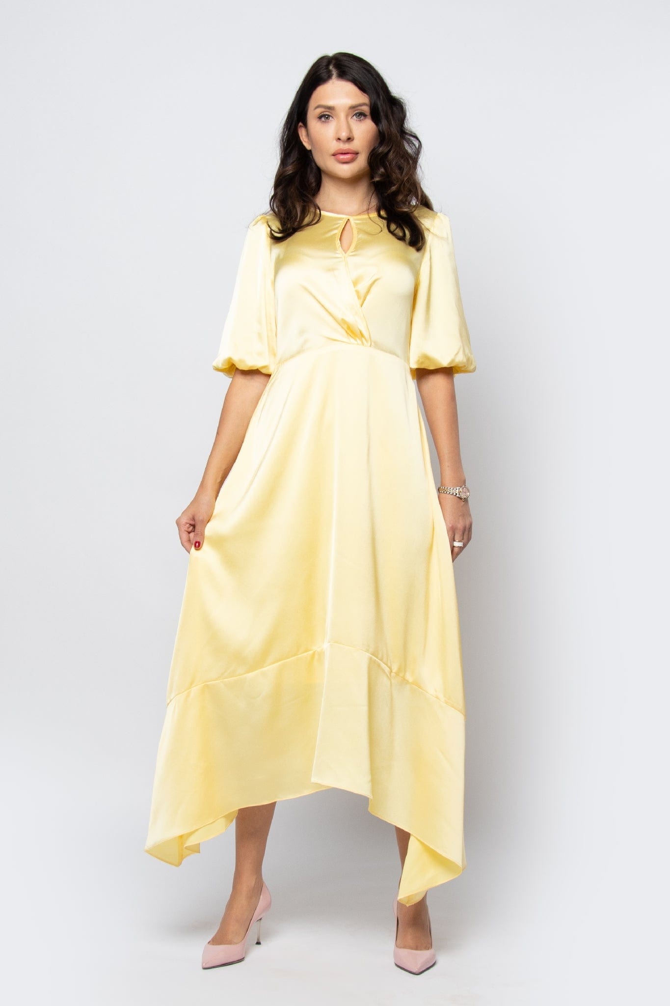 نتشي فستان ميدي قصير الأكمام طويل من الأمام وقصير من الخلف