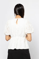 نتشي بلوزة دانتيل بحزام كم قصير منفوخ نسائي