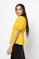 نتشي بلوزة دانتيل بحزام كم قصير منفوخ نسائي