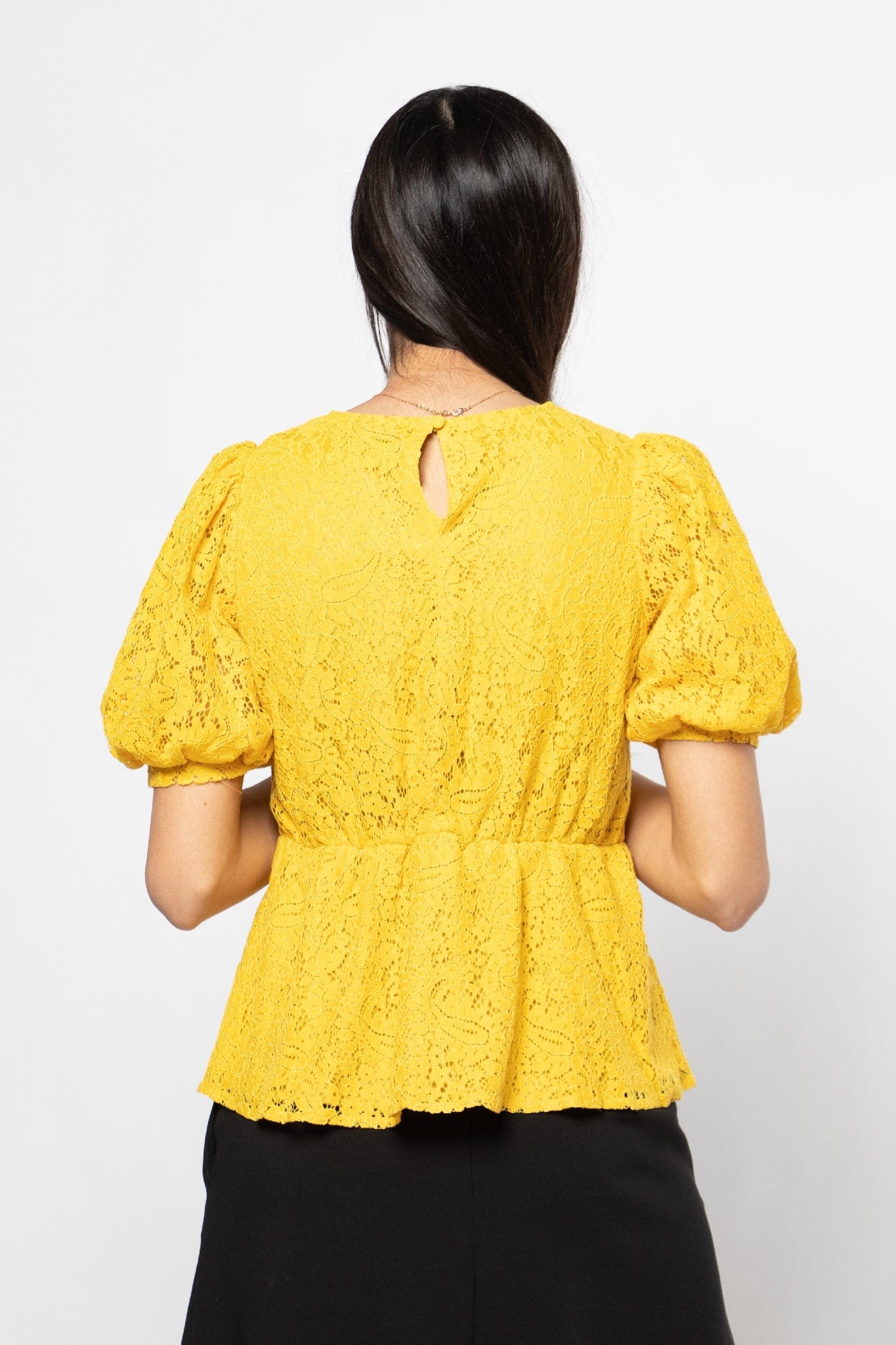 نتشي بلوزة دانتيل بحزام كم قصير منفوخ نسائي