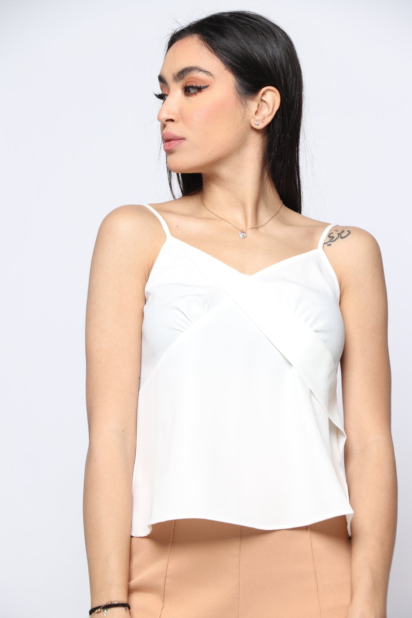 نتشي بلوزة حمالات سادة نسائي