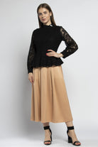 نتشي بلوزة دانتيل نبطن بأكمام طويلة شفافة