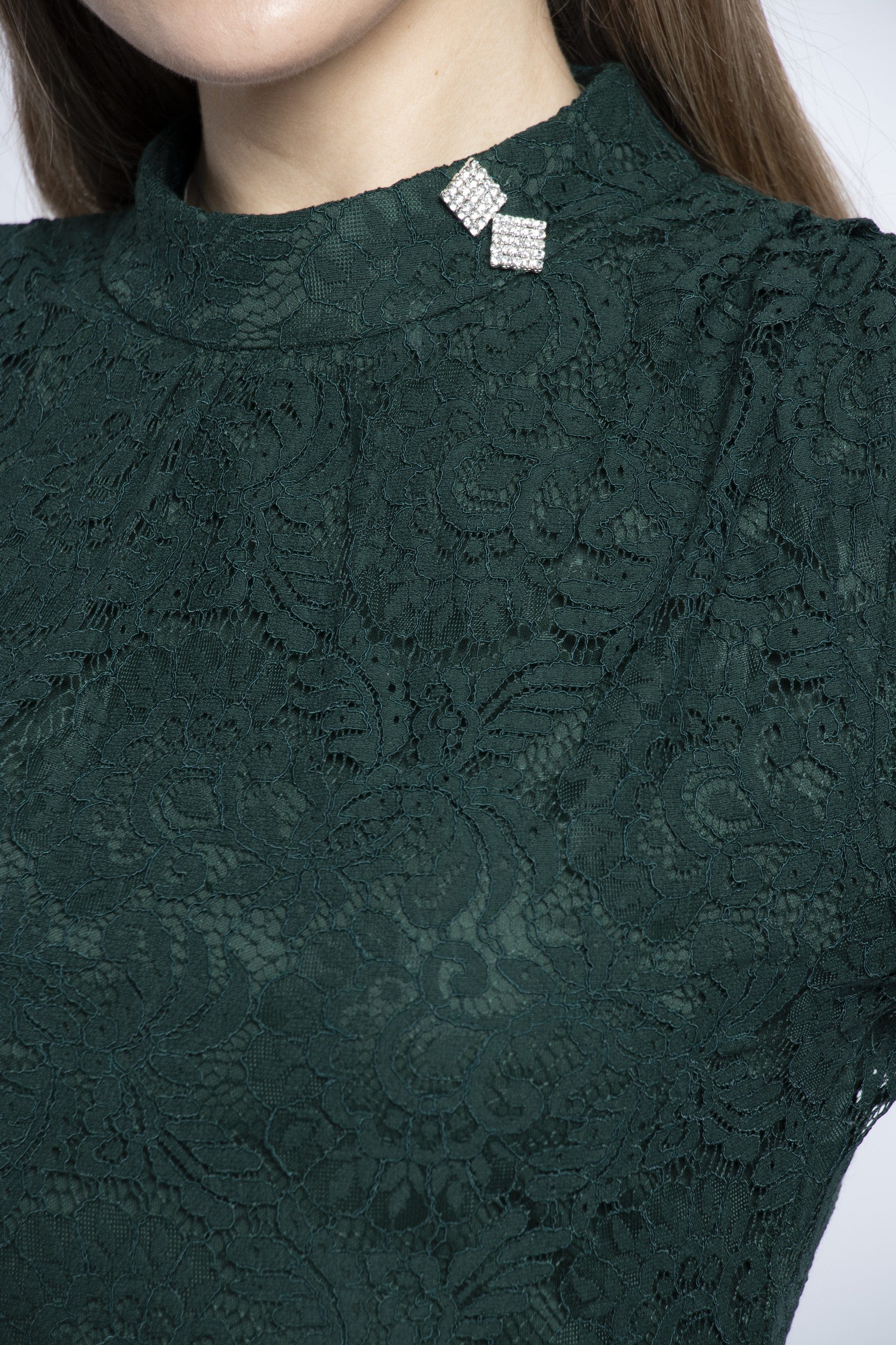 نتشي بلوزة دانتيل نبطن بأكمام طويلة شفافة